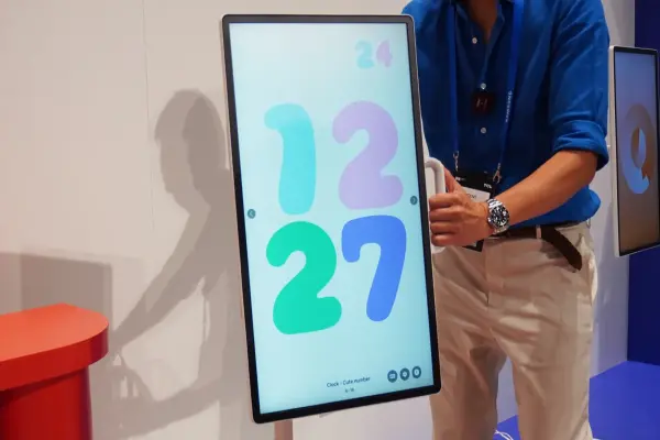 Tôi vừa bối rối vừa tò mò về chiếc TV Movingstyle kỳ lạ của Samsung